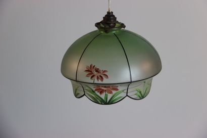 Lustre monte et vient en verre émaillé. Diamètre...