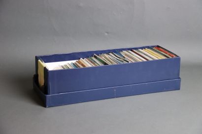 1100 cartes postales sur le thème de l'Asie
Ensemble...