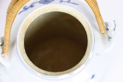 ASIE Chine : Service à thé dans un panier,...