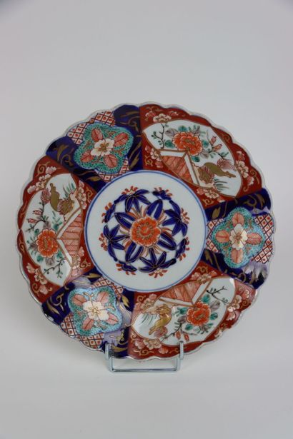 A polylobed dish in IMARI porcelain with...