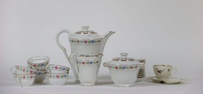 Partie de service en porcelaine (Lourioux)...