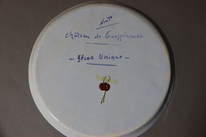 Réunion de 5 assiettes et plats à différents...