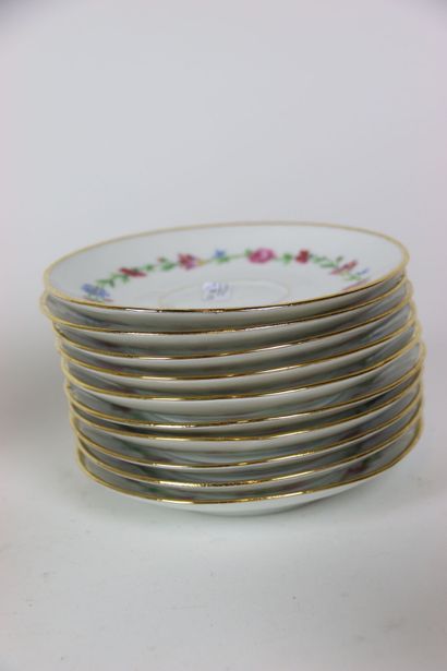 Partie de service en porcelaine (Lourioux)...