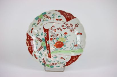 JAPAN. A poly-lobed dish in Imari porcelain...