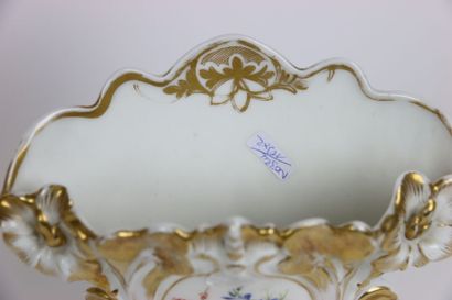 Paire de vase de Mariée polychromes en porcelaine...