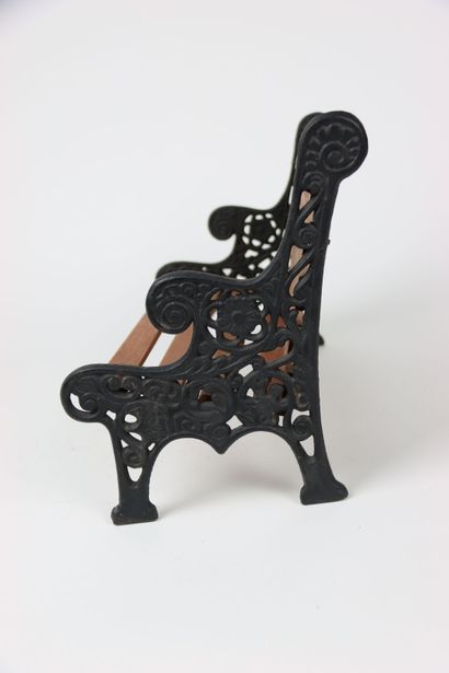 Travail du XX eme siècle. Banc en bois de...