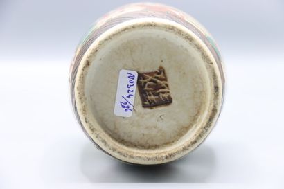 ASIE (Chine) : Vase Nankin à décor polychrome...