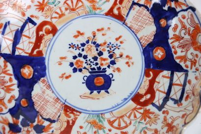 JAPAN. Set of three polychrome porcelain...