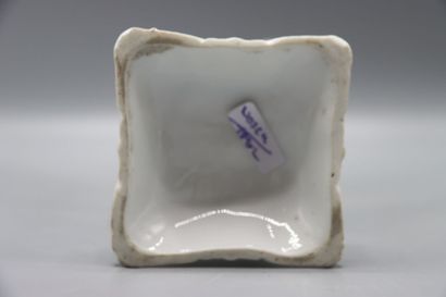 PAIRE DE VASES de mariée en porcelaine de...