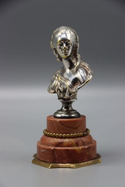 Buste de Marie-Antoinette en bronze argenté...