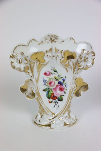 Paire de vase de Mariée polychromes en porcelaine...