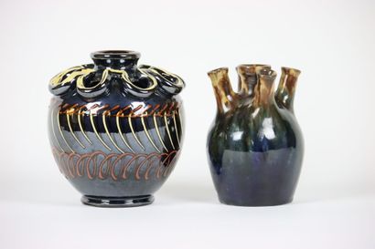 Savoie : Vase en faïence émaillé brune rouge...