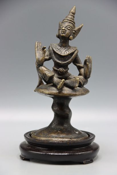 ASIA : BURMA Sculpture representing a Burmese...
