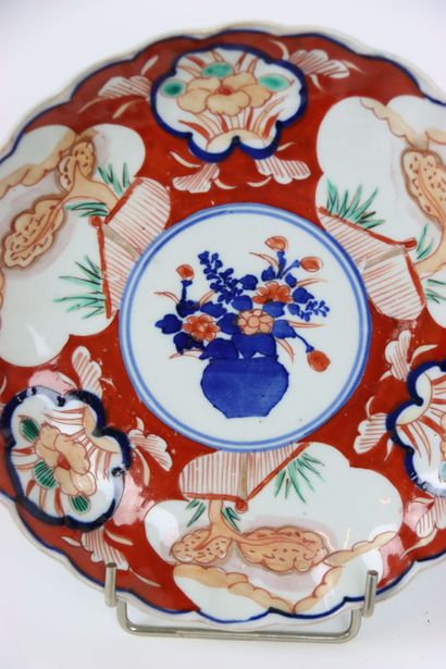 JAPAN. Set of three polychrome porcelain...