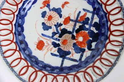 JAPAN. Meeting of a large dish, a dish, and...