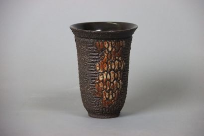 R.H PINCHON Vase en faïence vernissé et craquelé....