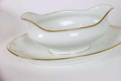 Partie de service en porcelaine de limoges...