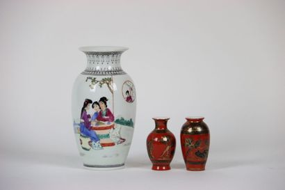 ASIE (CHINE) : Vase en porcelaine émaillée...