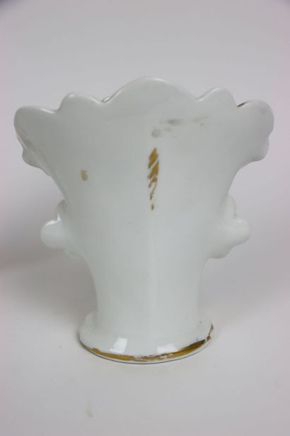 Paire de vase de Mariée polychromes en porcelaine...
