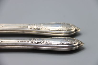 MASS SILVER: Lot including a figured cutlery,...