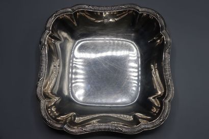 AGRENTERIE. Cup in silver. Monogram. Fillets...