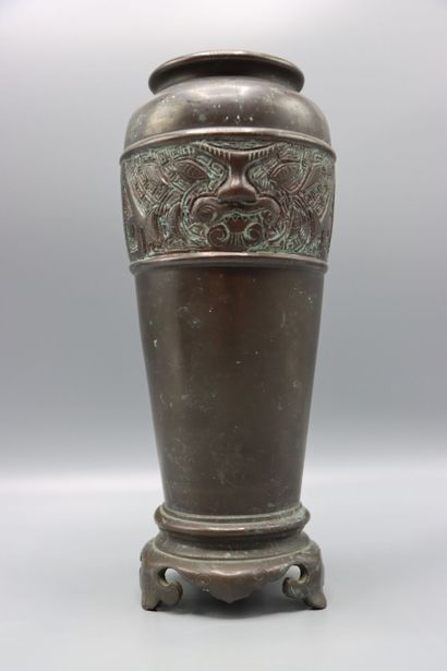 ASIE (CHINE) : Paire de vases en bronze de...