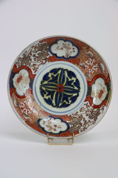 A polylobed dish in IMARI porcelain with...