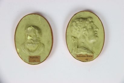 Collection de onze médaillons à décor de...