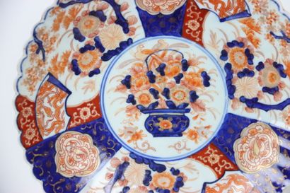 JAPAN. Meeting of a large dish, a dish, and...