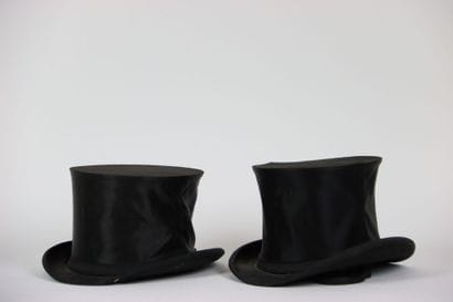 Une paire de chapeau CLAC. Hauteur: 15 c...