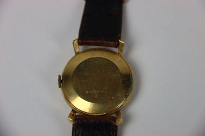 JAEGER-LECOULTRE watch in gold. Gross weight...