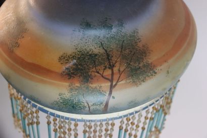 Paire de lustre monte et vient en verre émaillé,...