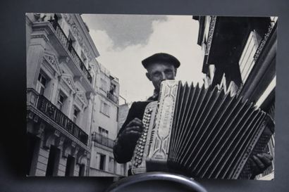 975 cartes postales sur le thème de PARIS
Ensemble...