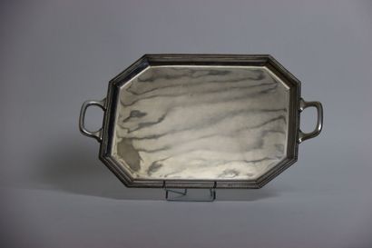SILVER. Silver tray. Net weight: 2452g.