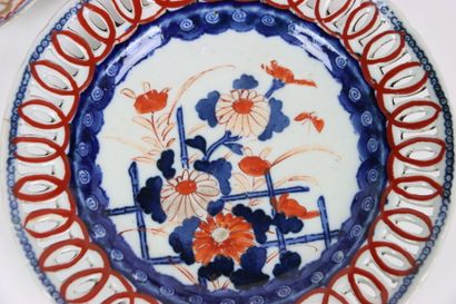 JAPAN. Meeting of a large dish, a dish, and...