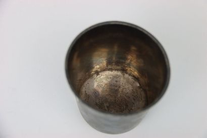 Réunion de deux timbales en argent poinçon...