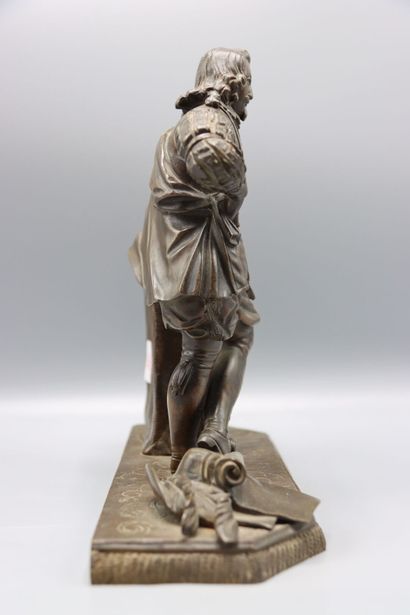 Sculpture in patinated bronze representing...