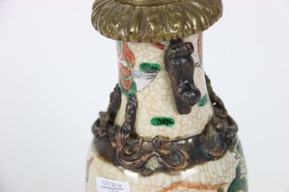 ASIE (CHINE) NANKIN: Vase en porcelaine de...