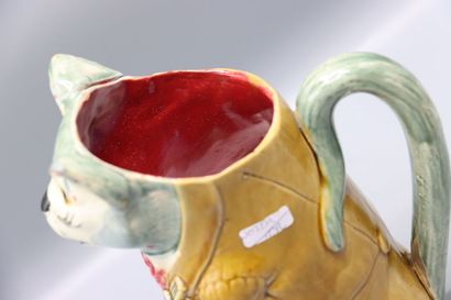 Pichet en barbotine polychrome de chez Orchies...