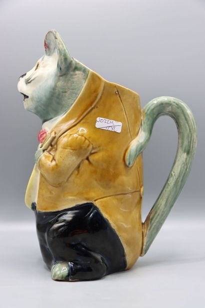 Pichet en barbotine polychrome de chez Orchies...