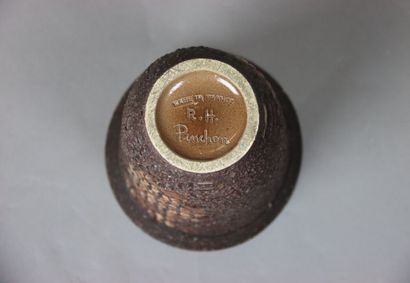 R.H PINCHON Vase en faïence vernissé et craquelé....