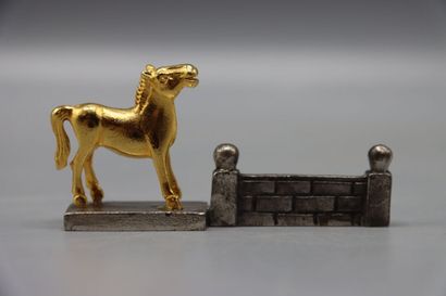 12 knife holders golden horses and silver...