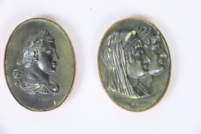 Collection de onze médaillons à décor de...