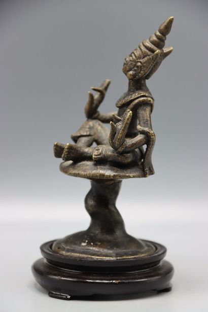 ASIA : BURMA Sculpture representing a Burmese...
