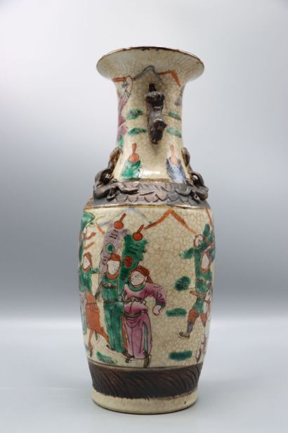 ASIE (Chine) : Vase Nankin à décor polychrome...