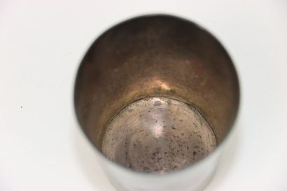 Réunion de deux timbales en argent poinçon...