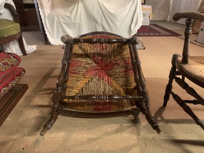 Deux chaises de nourrice paillés en bois...