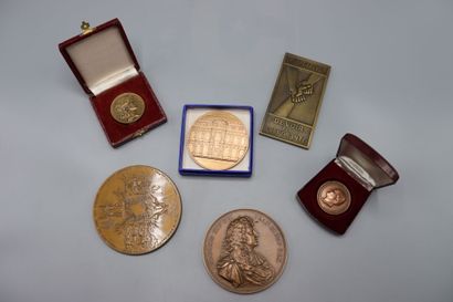 Lot de 6 médailles en bronze dont une au...