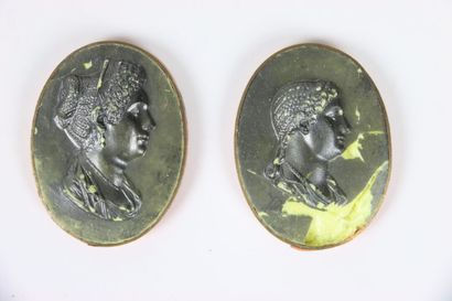 Collection de onze médaillons à décor de...