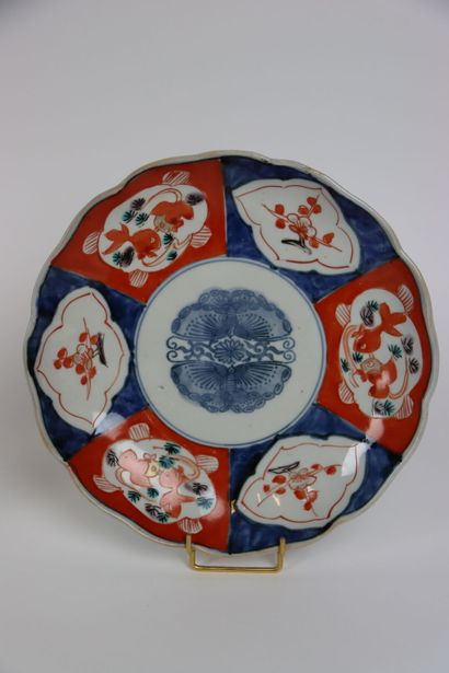 A polylobed dish in IMARI porcelain with...
